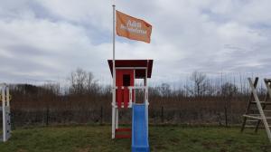 Beach Hut weiß rot 2